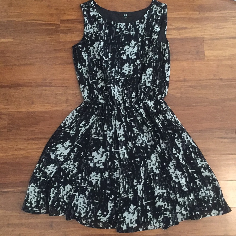 Uniqlo sleeveless black Pattern Dress XS